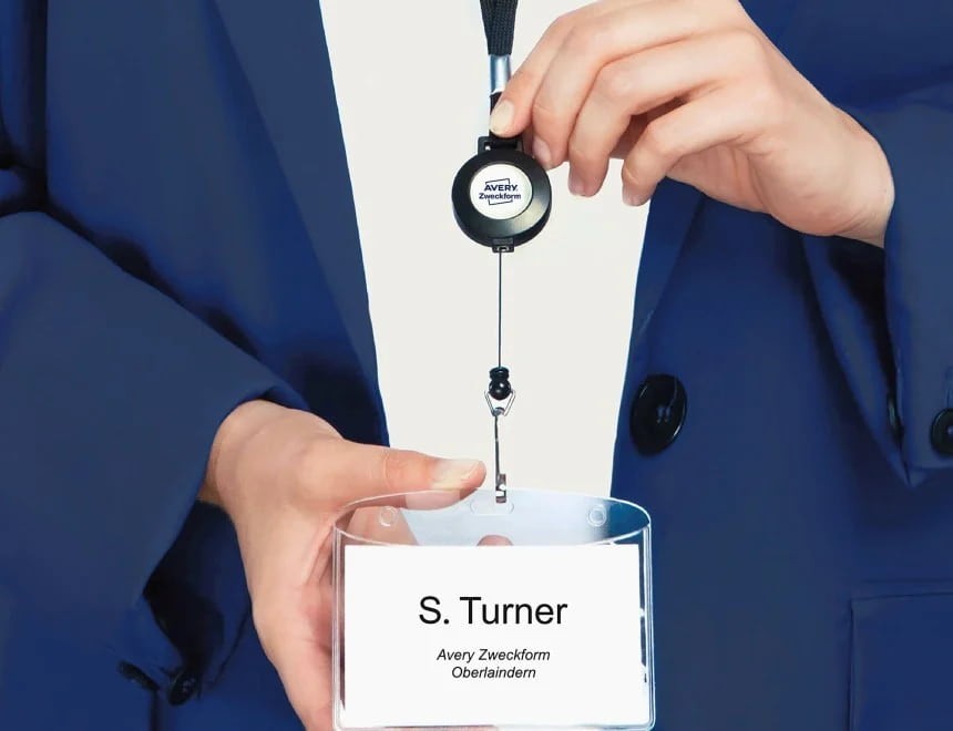 Θήκη σήματος Avery Zweckform με μηχανισμό εξαγωγής που περιέχει πληροφορίες για τους εργαζομένους
