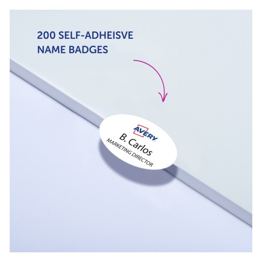 Η εικόνα δείχνει μια συσκευασία με 200 αυτοκόλλητες ετικέτες ονομάτων από την Avery, με το όνομα Β. Κάρλος και τον τίτλο Διευθυντής Μάρκετινγκ.