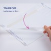 Η εικόνα δείχνει μια ανθεκτική στο σχίσιμο σελίδα με ένα χέρι που τραβά μια ετικέτα. Τονίζει τα χαρακτηριστικά ότι διαρκεί αρκετές ημέρες.