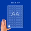 Χέρι δίπλα σε φύλλο A4 με πλέγμα με τετράγωνα 25x25 mm και ένα λευκό τετράγωνο;