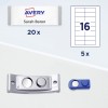 Η εικόνα περιλαμβάνει ετικέτες με ονόματα Avery, αριθμούς και μερικές θήκες ετικετών. Εμφανίζει την επωνυμία 'Avery', αναφέρει 'Sarah Baron', υποδεικνύει ποσότητα 20 για τις ετικέτες με ονόματα και δείχνει φύλλα ετικετών με ποσότητα 5.