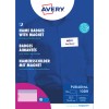 Συσκευασία Avery που δείχνει μαγνητικές κονκάρδες ονόματος σε μπλε πουκάμισο με δείγμα κονκάρδας;